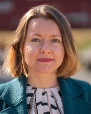 gaiane nuridzhanian.jpg kvinne ser i kamera